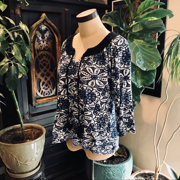 Lucky Brand Navy crochet collar floral peasant top - Picture 2 of 8